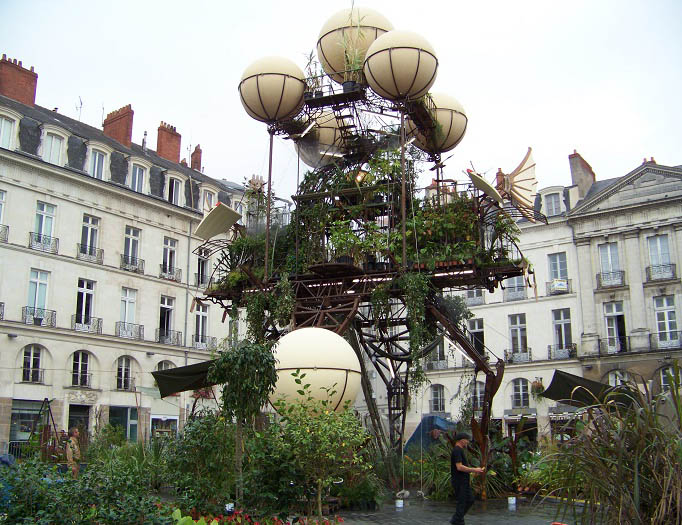 Artists and creative design: a roving green intervention/vertical food garden in Nantes, France.  Photo by Shannon McElvaney.  