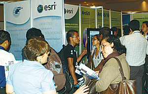 Enthusiastic GIS users share the latest information at the 2011 Latin America User Conference.
