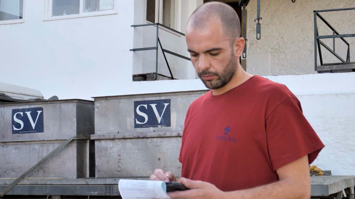 Recording harvest data on a tablet