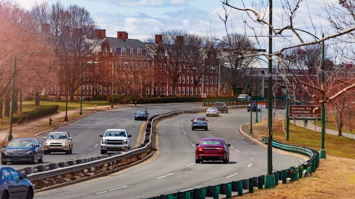 Memorial drive road along Charles river, Cambridge