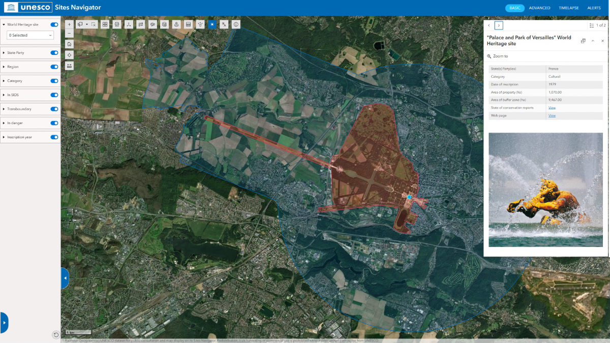 UNESCO Sites Navigator Basic view of Versailles, France. Protected core in red, buffer zone in blue, over satellite imagery.