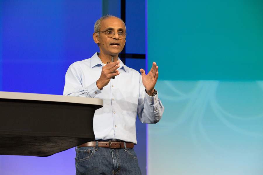 Esri director of software development Sud Menon emphasized the innovations in ArcGIS.