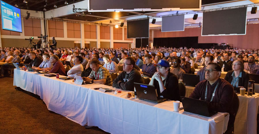 Attendees packed a hall at the Palm Springs Convention Center to hear about the latest Esri technology for developers.