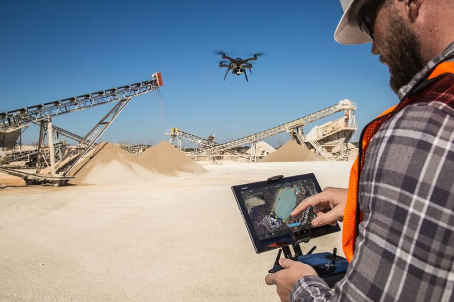 The Solo drone captures worksite features from a unique perspective. The Solo drone captures worksite features from a unique perspective.