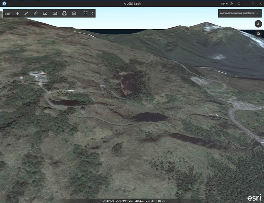 Travel around Yangmingshan National Park, Taiwan, using ArcGIS Earth.