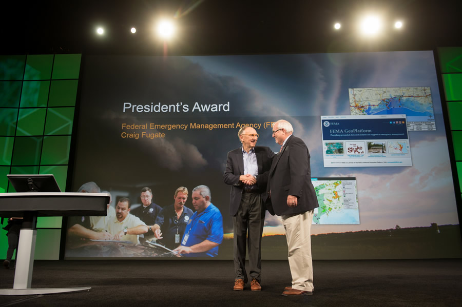 Esri president Jack Dangermond congratulates FEMA administrator Craig Fugate for winning the Esri President's award this year.