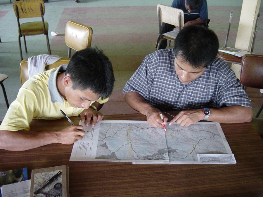Young men create life plan maps in the Shuar territory of Cordillera del Condor in 2008. Photo courtesy of AmazonGISnet. Young men create life plan maps in the Shuar territory of Cordillera del Condor in 2008. Photo courtesy of AmazonGISnet.
