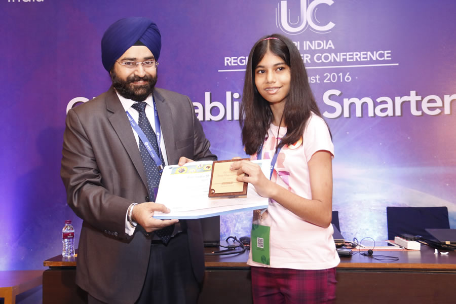 Harpreet Singh from Esri India presents the third place award in the Esri India Story Maps Contest to Mahika Srivastava.