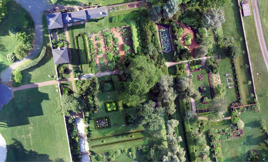 This detailed image of Oatlands Historical House and Gardens in Virginia was captured by a drone.