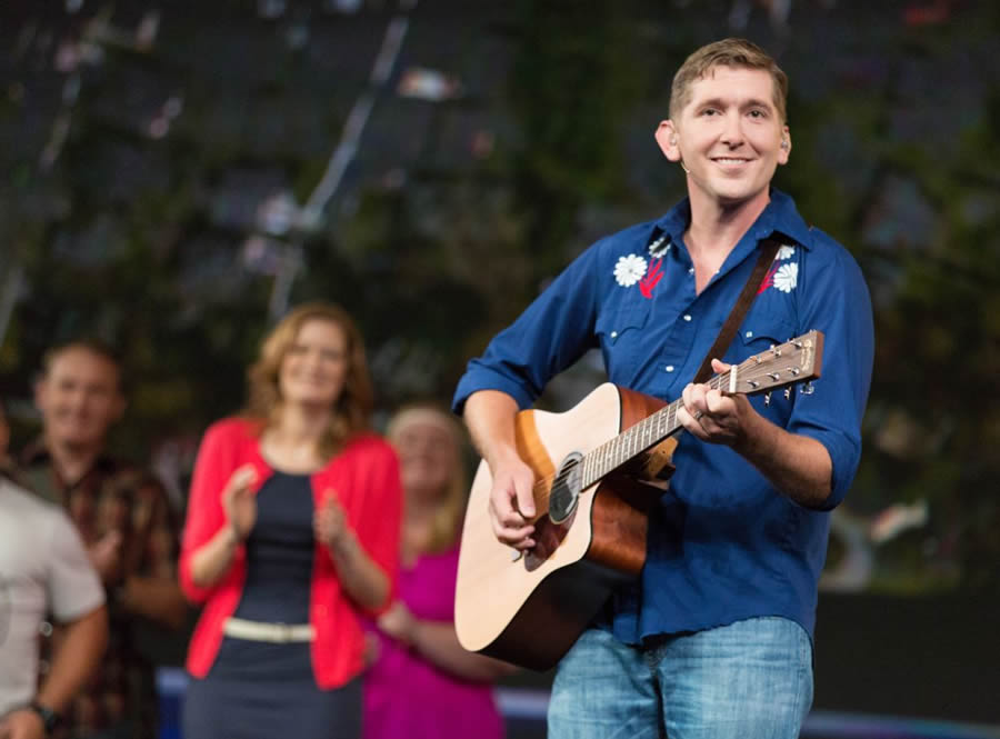 "Click on me and you'll be an explorer," sang Philip Mielke of Esri during his upbeat tune about ArcGIS for Explorer.