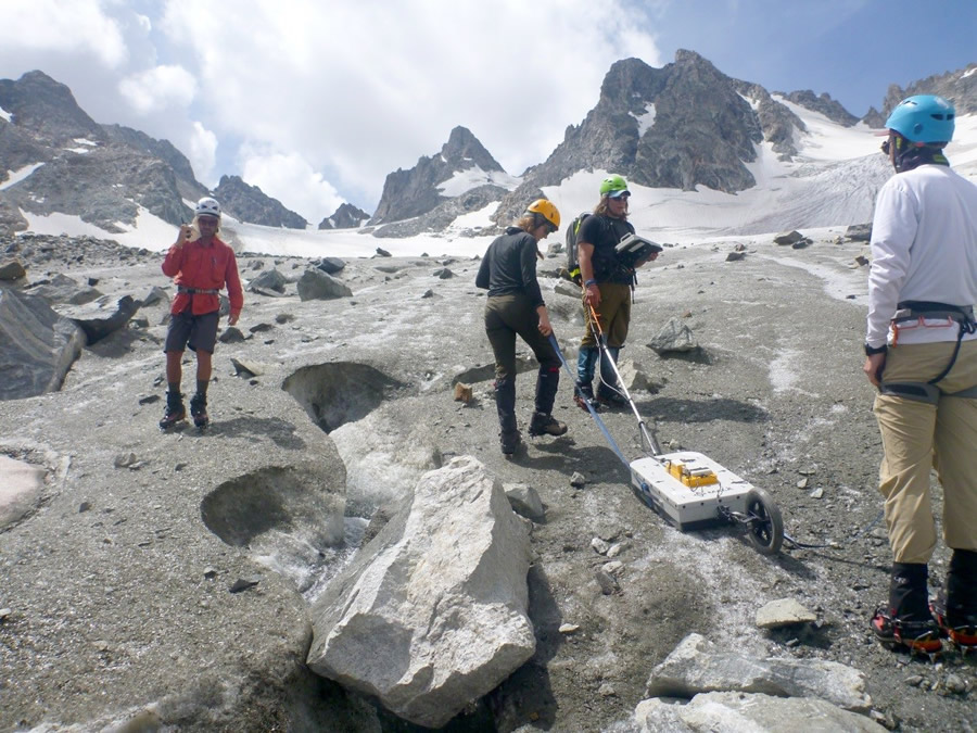 CWC students work on a project that will involve the use of ground penetrating radar, GPS, and Esri ArcGIS. They are on the Dinwoody Glacier in the Wind River Range.