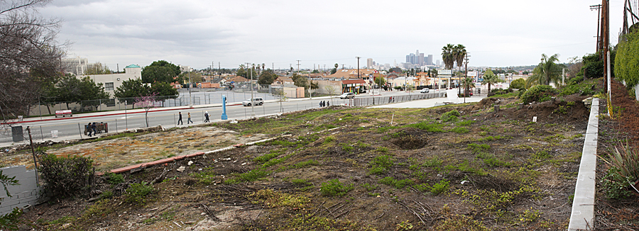 A simple map/graphic diagram illustrates the key opportunities and constraints of the Lincoln Heights Local site analysis. Arrows represent direction of movement, flow, or views. Just enough detail to support the development of various design program elements. (From Dakotah Bertsch, Michael Boucher, Eran James, and Abby Jones. Red Fields to Green Fields Los Angeles, Pomona: California State Polytechnic University 606 Design Studio, used with permission)