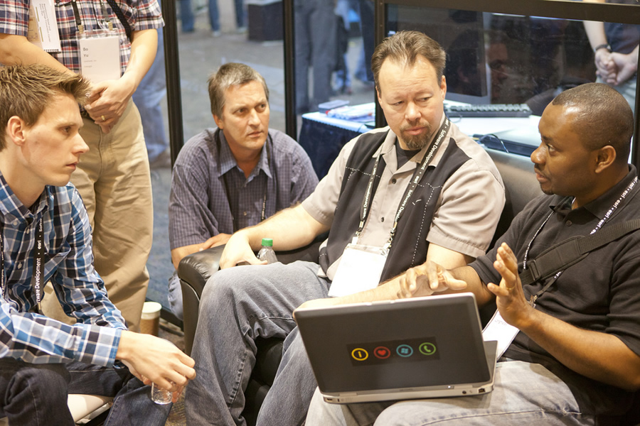 Esri technologist Rex Hansen discusses how to develop a game plan with DevSummit attendees.