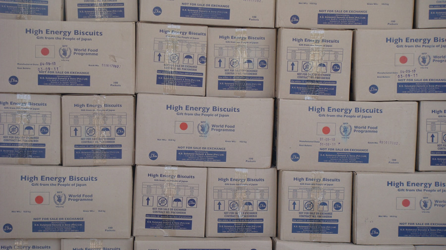 The WFP delivers high energy biscuits during the first days of an emergency, when people are often unable to cook.