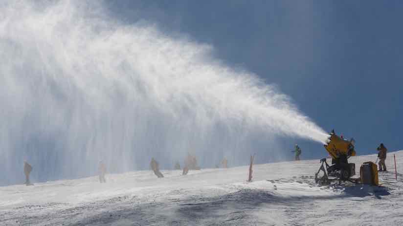 snowmaking machine