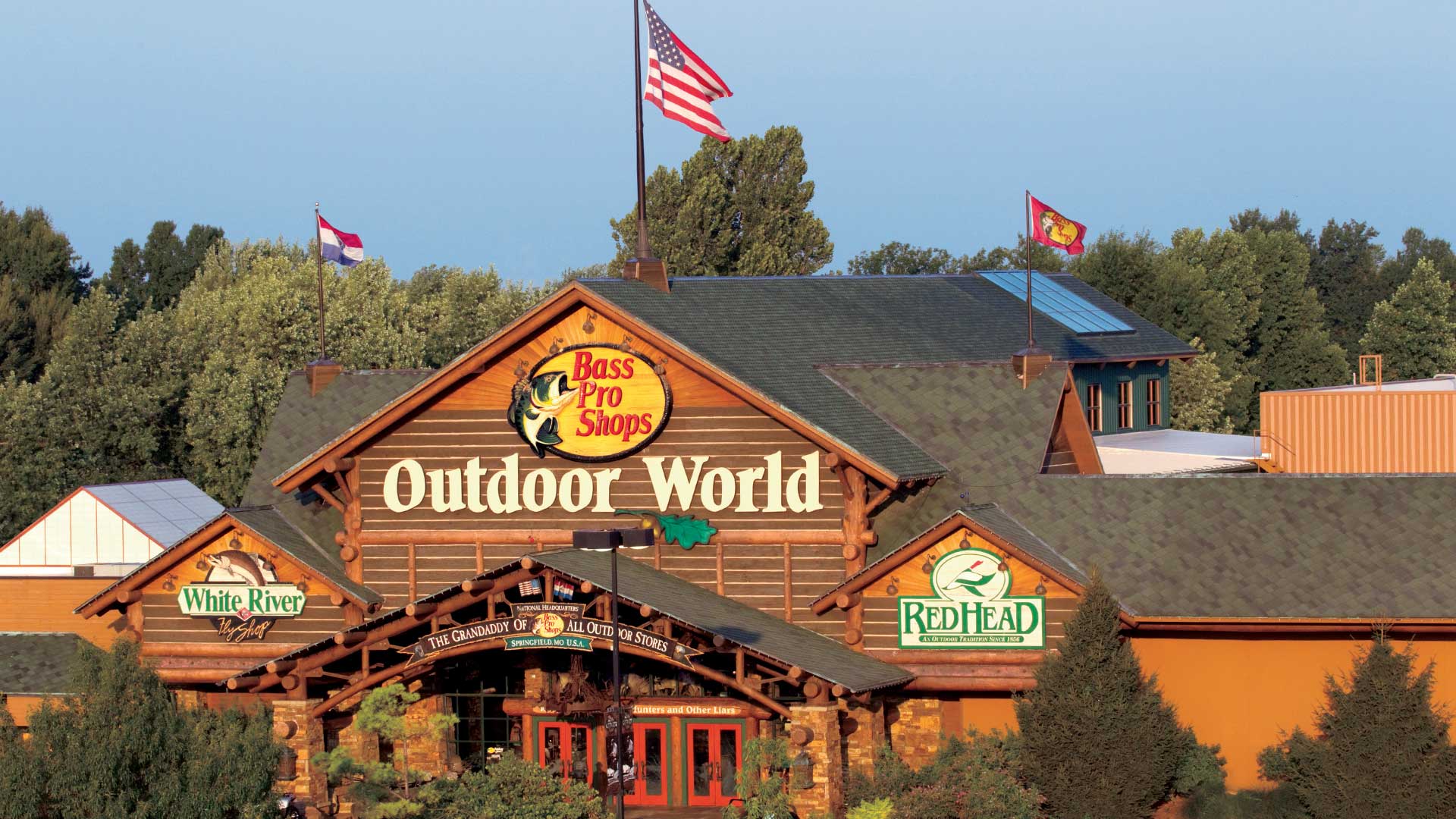 Bass Pro Shops stores like this navigated the COVID-19 pandemic with location intelligence