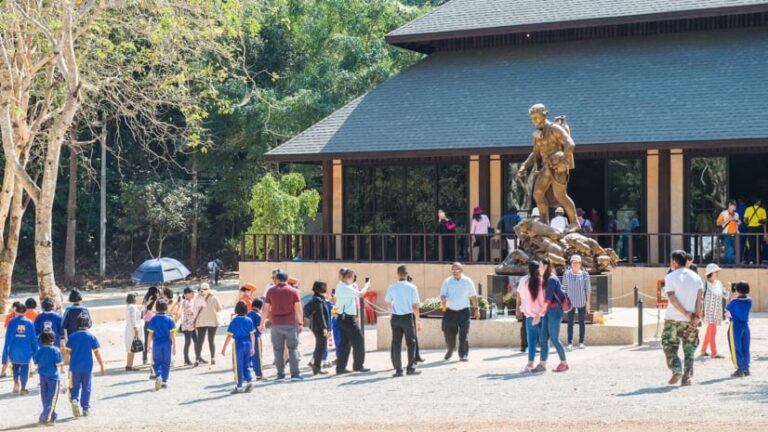 monument to thai cave rescuers