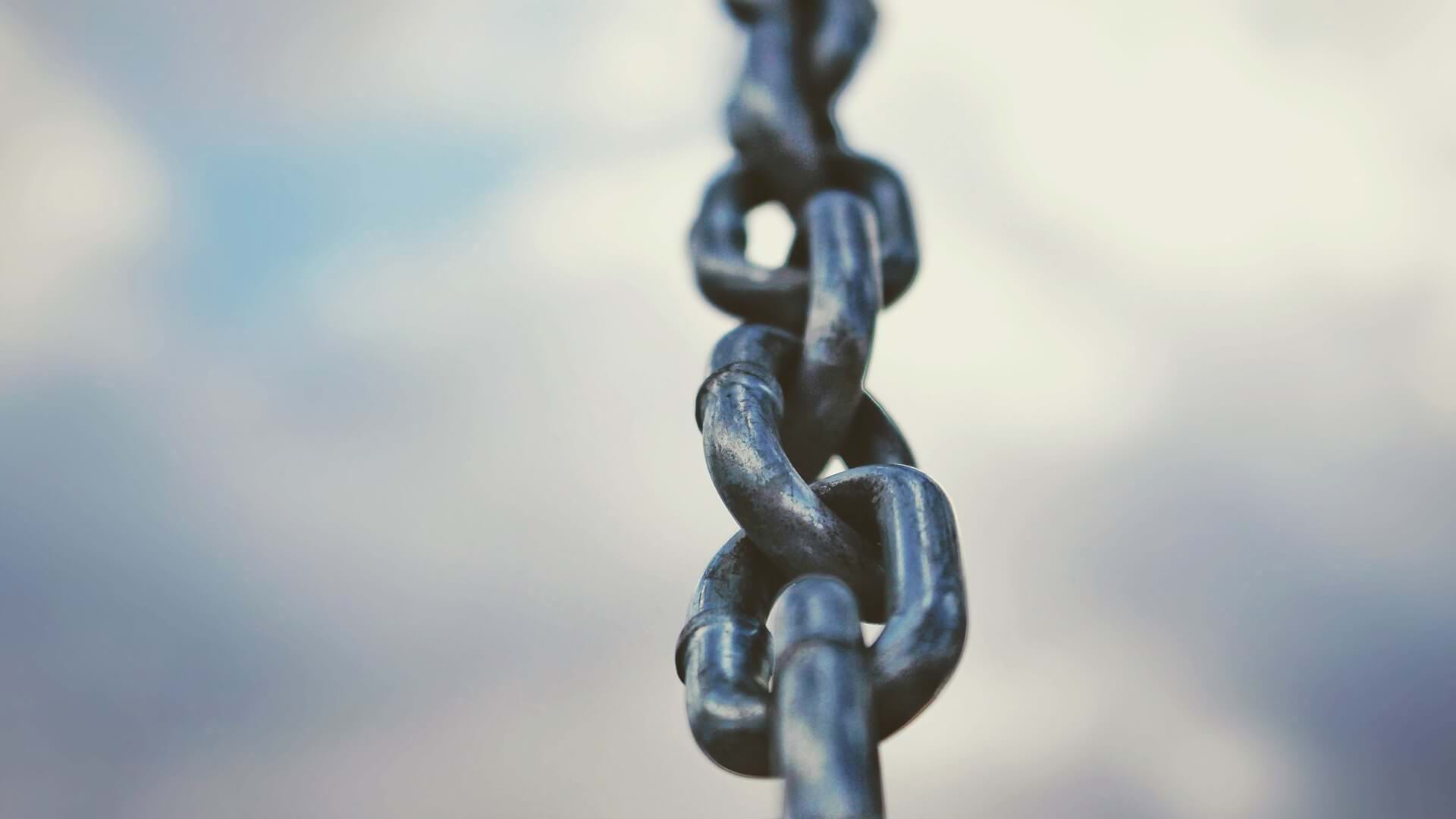A metal chain represents supply chain visibility