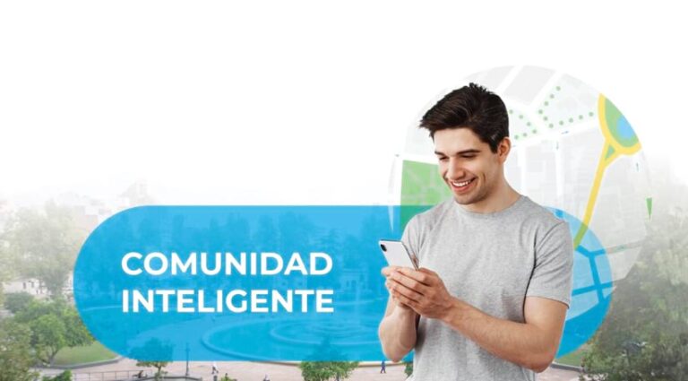 A person smiles while viewing a smartphone. In the background is an urban park, a map, and a blue oval with the words “Comunidad Inteligente.”