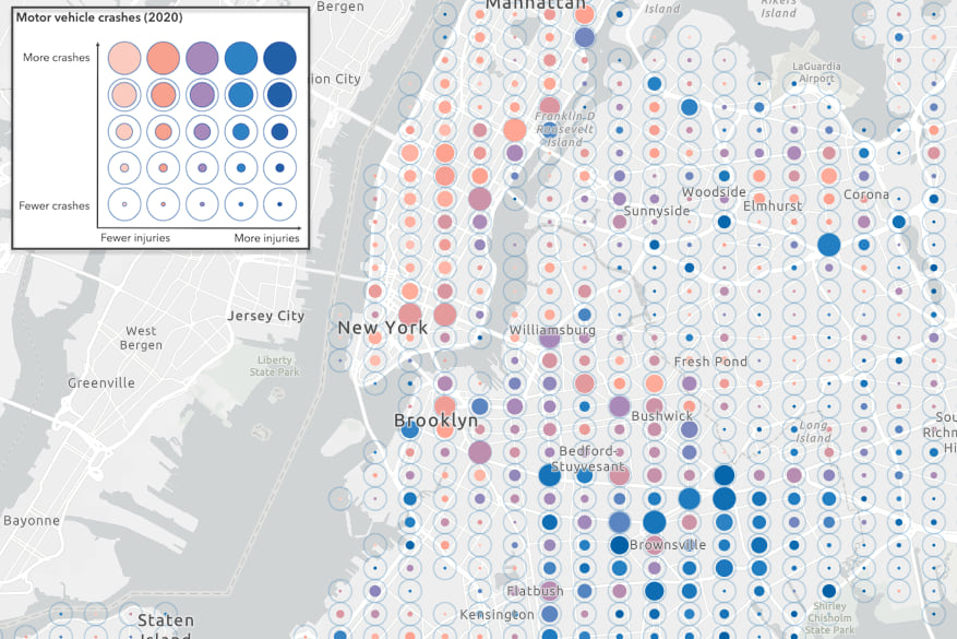 The density of motor vehicle crashes in New York City (2020) visualized with reference size. Color is used to visualize areas where crashes resulted in a higher number of injuries.
