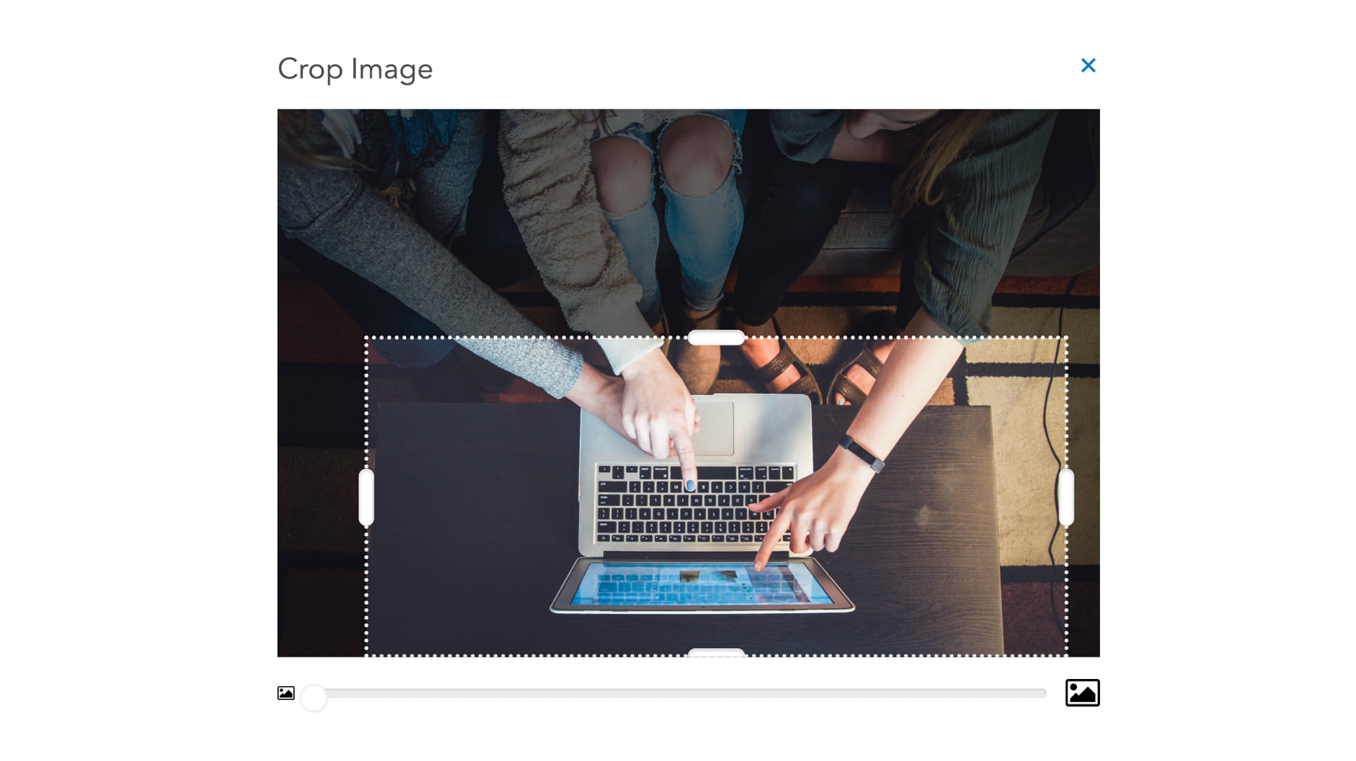 View of cropping an image View of cropping an image