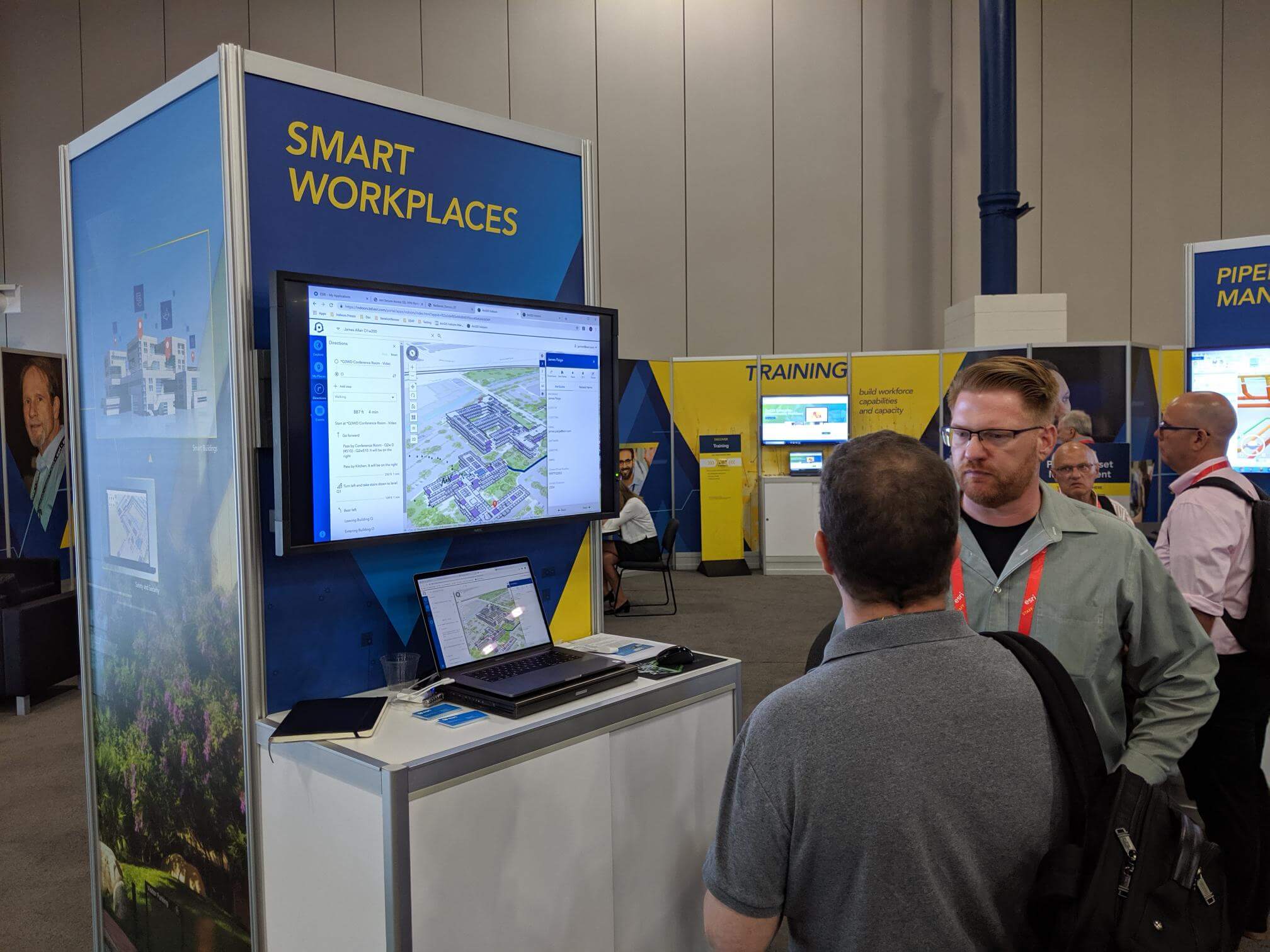 Jeff Archer presenting ArcGIS Indoors for smart workplaces at the PUG Conference booth