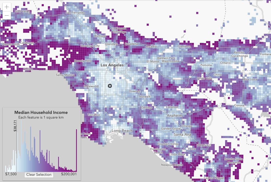 You can display a highlighted feature's value on the histogram by adding a data line.