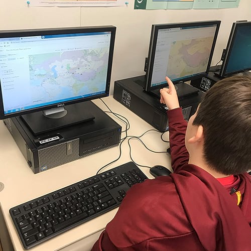 Students use GeoInquiries and ArcGIS Online Students use GeoInquiries and ArcGIS Online