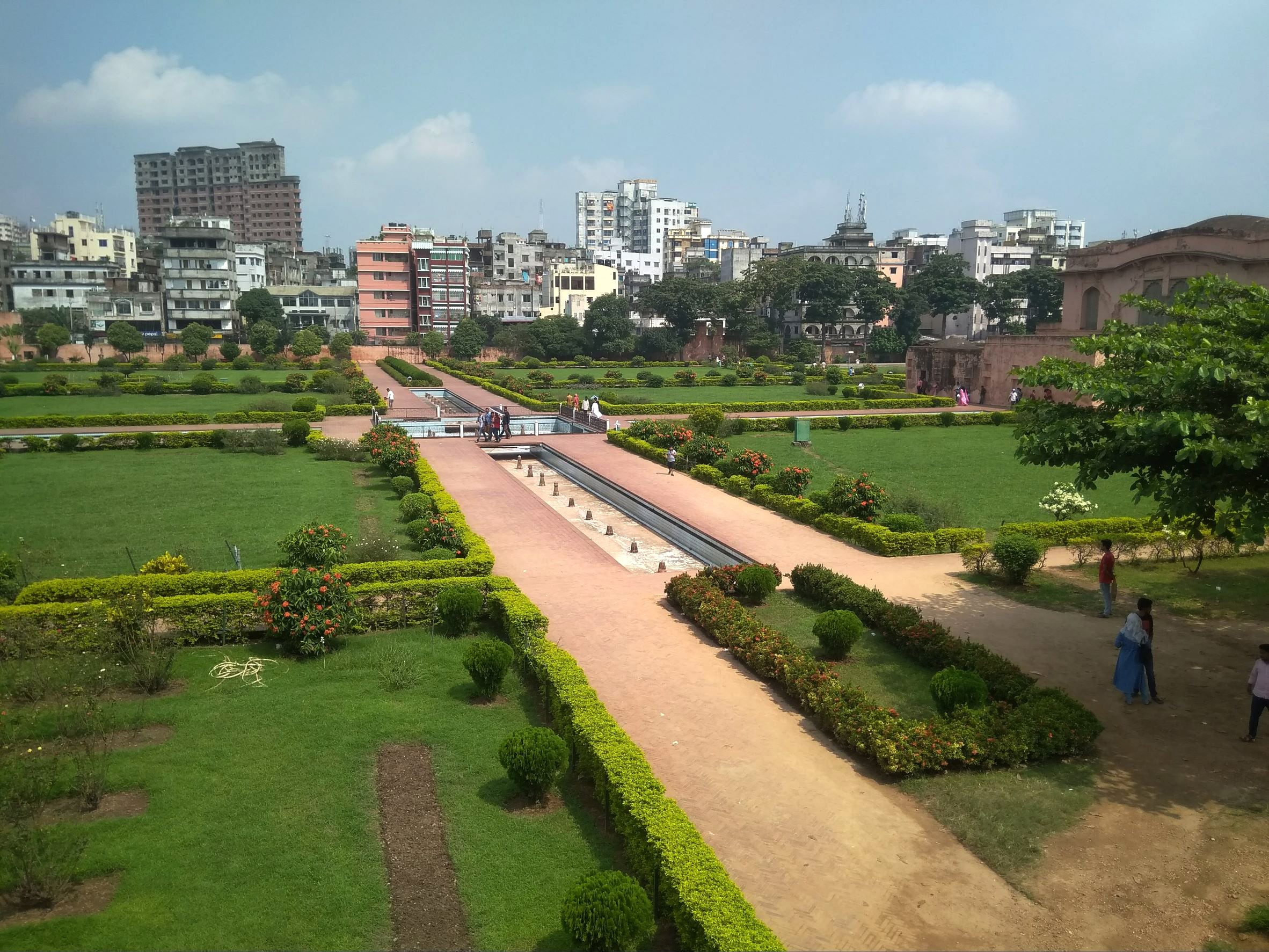 Scene showing a Dhaka Park.