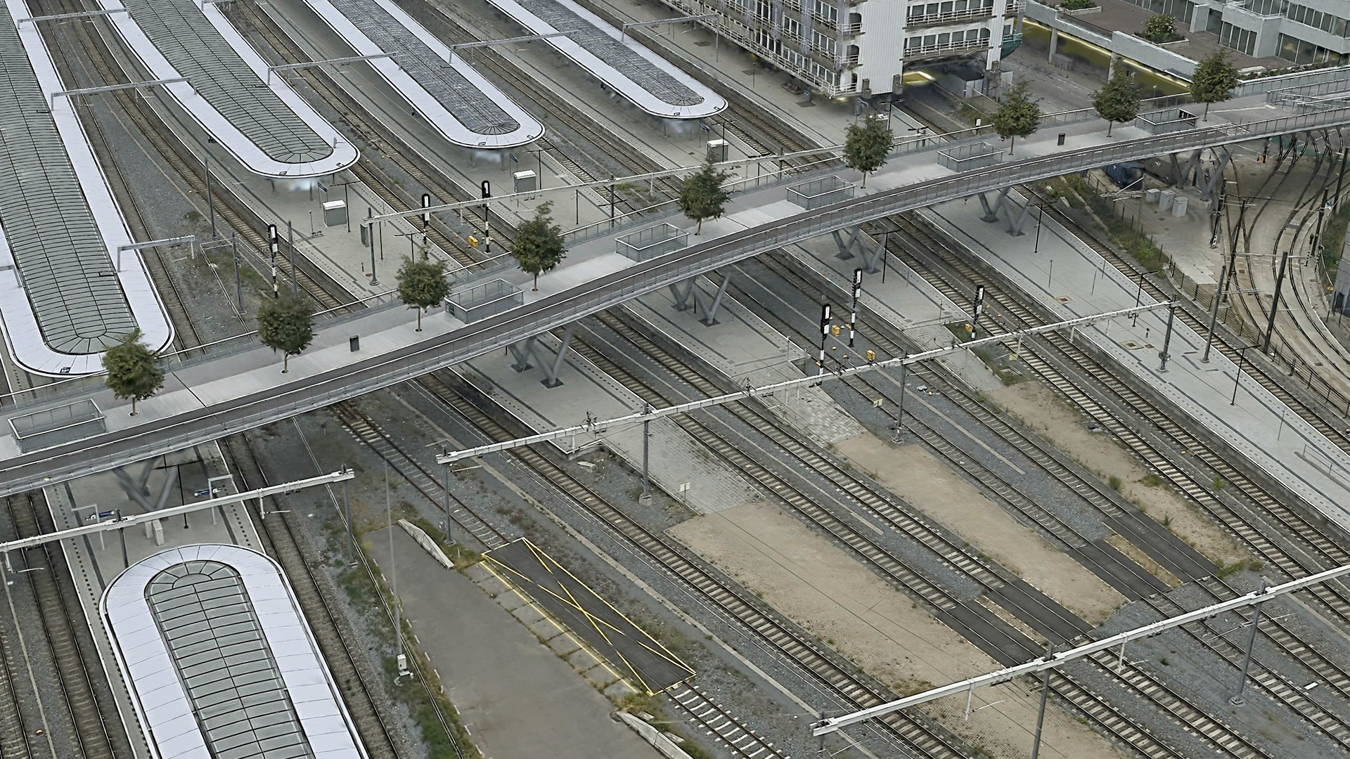 3D visualization of Utrecht central station using Gaussian splat layer.