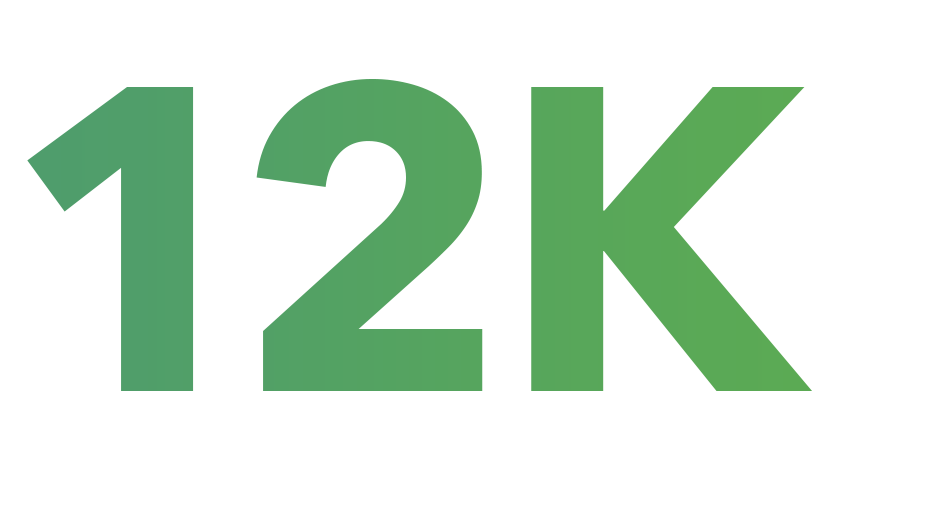 "12K" と書かれた緑色の大きなブロック文字