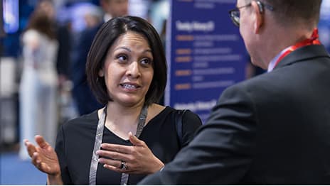 Esri partner explaining a concept to a Esri FedGIS attendee