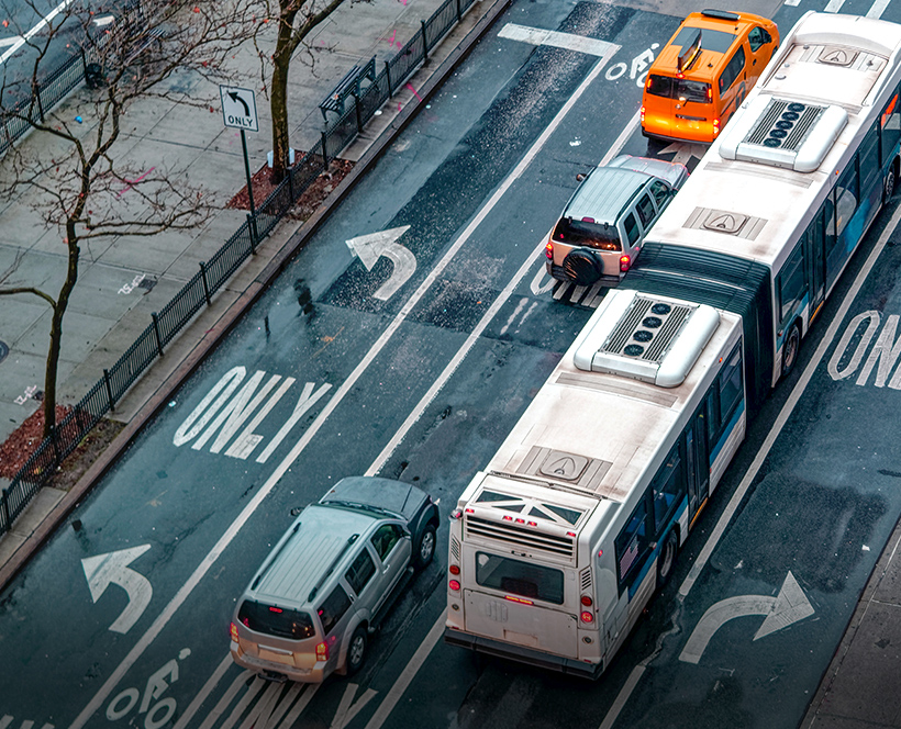 An animated dashboard shows a simplified view of New York City with the live locations of buses and traffic incidents