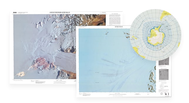 Dos mapas superpuestos con un mapa de curvas de nivel azul en cada uno junto con leyendas de opciones de análisis, y un pequeño mapa polar alrededor superpuesto