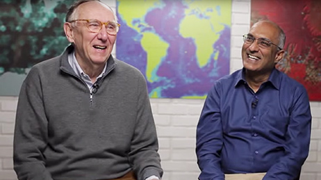 Jack Dangermond e Satish Sankaran chiacchierano insieme