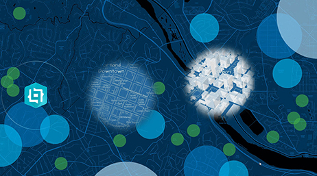 Um mapa de ruas estilizado em azul escuro com ruas azuis mais claras, sobrepostas com formas circulares abstratas em verde e azul