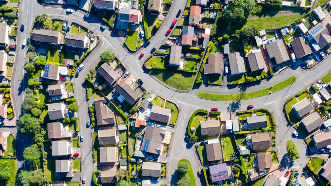 Una vista aérea de un vecindario suburbano