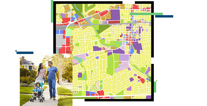 Carte de ville jaune avec des zones colorées en violet, vert et rouge ; deux personnes marchant et un enfant en poussette