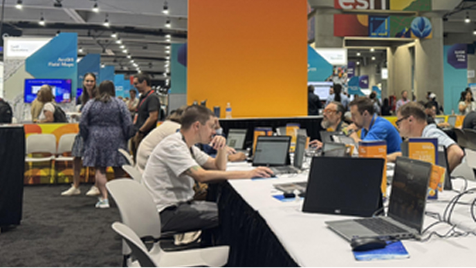 Students working on laptops in the Hands-On Learning Lab at an Esri conference