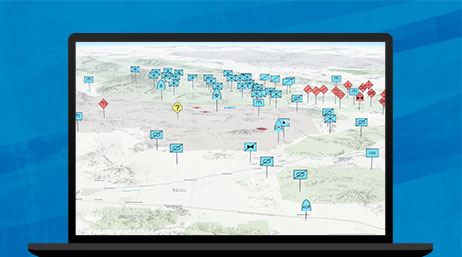 Écran d’ordinateur portable affichant une zone cartographique 3D avec des entités étiquetées en bleu et en rouge