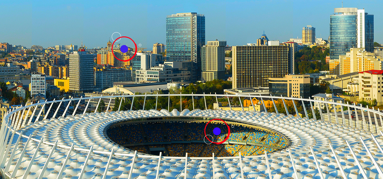 Vista aérea de la ciudad con puntos y círculos superpuestos que indican lugares relacionados con la seguridad