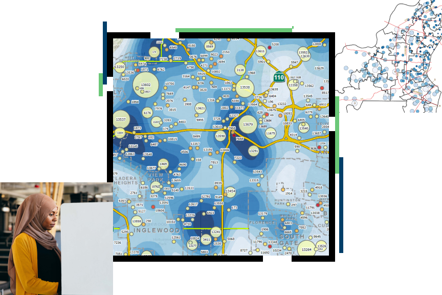 Un mapa de concentración con puntos amarillos pálidos sobre un mapa azul y blanco, superpuesto con un mapa de país más pequeño en azul y blanco y una foto de una persona vestida de amarillo y negro de pie en una cabina de votación interior