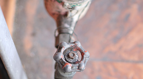 A circular handle connected to a valve