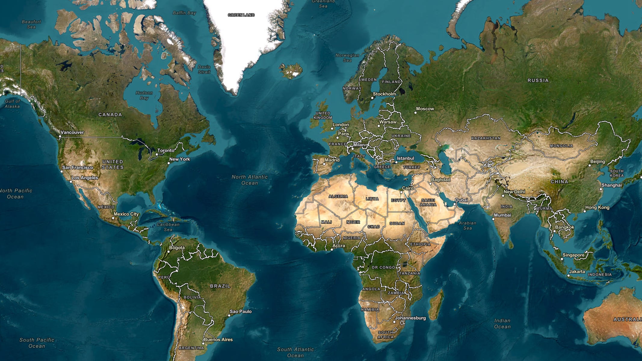 Eine Weltkarte in realistischen Farben mit Grenzen und Namen der Länder