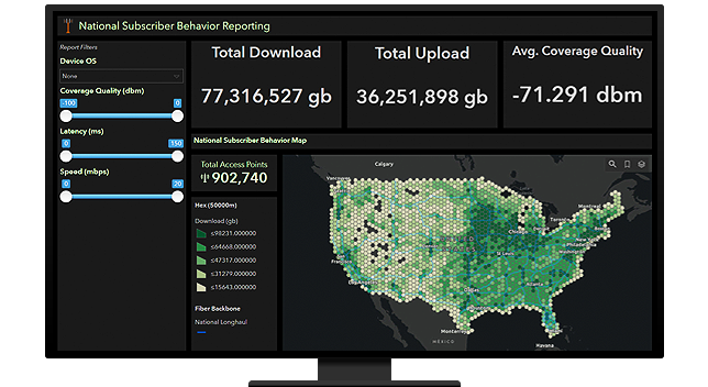 Immagine del monitor di un computer che mostra una dashboard con una mappa degli Stati Uniti in verde su sfondo nero e varie statistiche