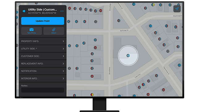 Écran d’ordinateur portable affichant un plan de rues et un menu d’analyse