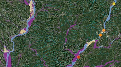 Karte eines Flusssystems mit verschiedenen farbigen Linien, die verschiedene Wasserstraßen oder Überschwemmungsgebiete anzeigen