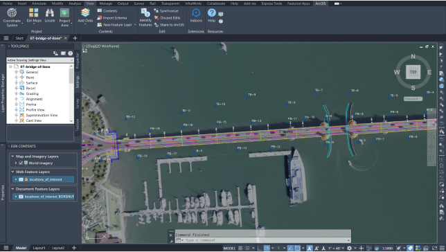 ArcGIS for AutoCAD에서 CAD 도면을 나타내는 수치 데이터와 배가 떠 있는 물과 육지에 걸쳐 있는 다리 