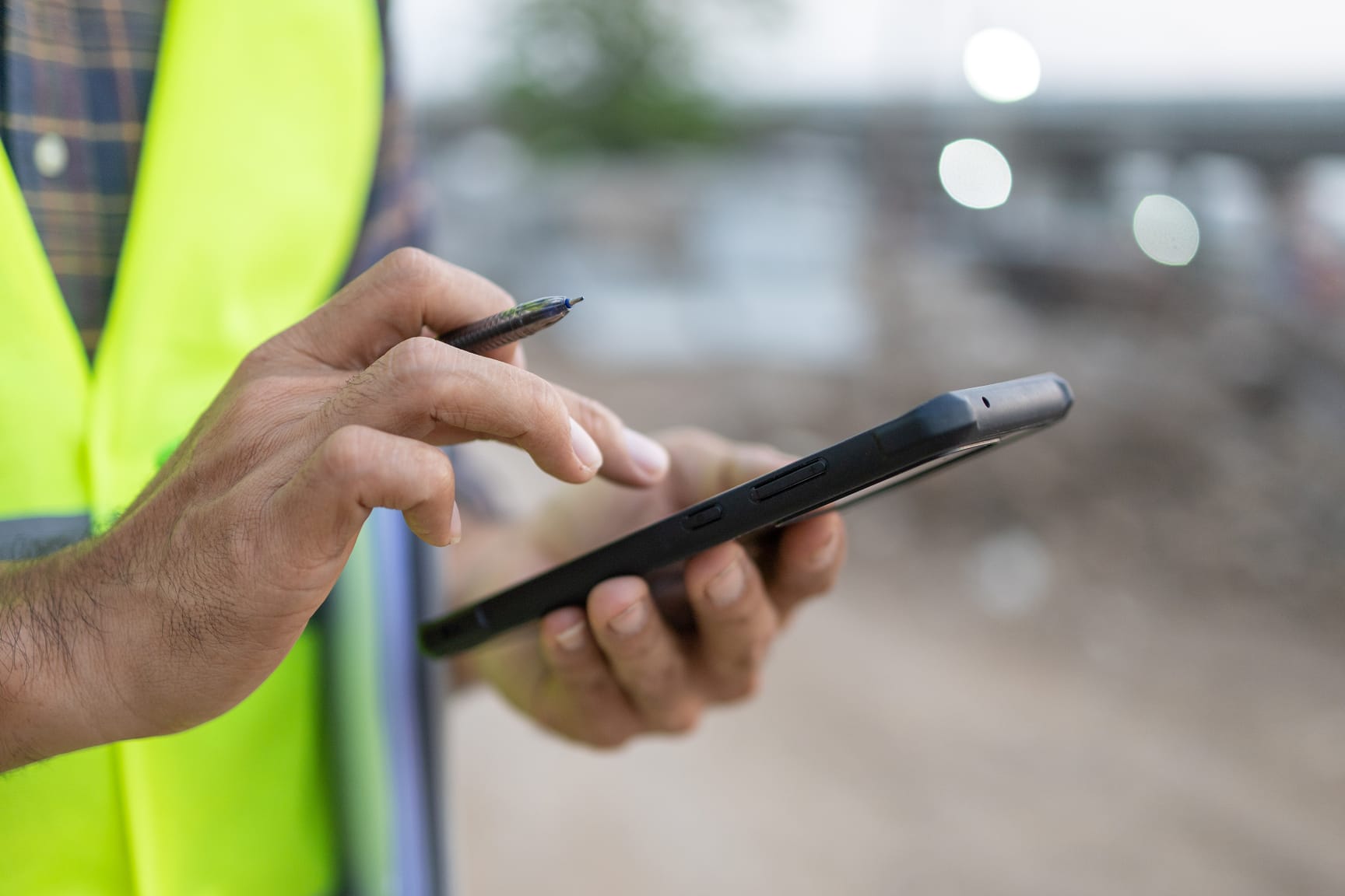 Photo of mobile worker collecting data using ArcGIS QuickCapture on a cellular device 
