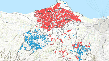 ベージュの陸地と青の海のマップ。複数の地域が青と赤で網掛けされています。